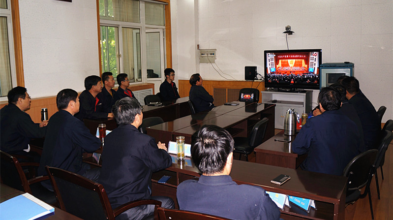 收看十九大開幕會(huì).jpg 收看十九大開幕會(huì).jpg